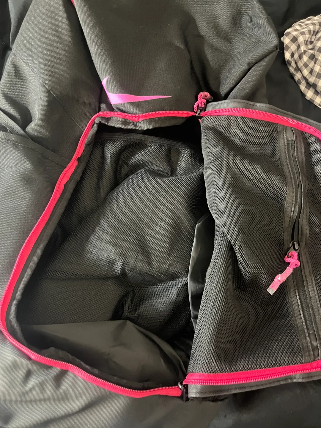 Nike Elite Backpack - Black & Pink image indicator(2)