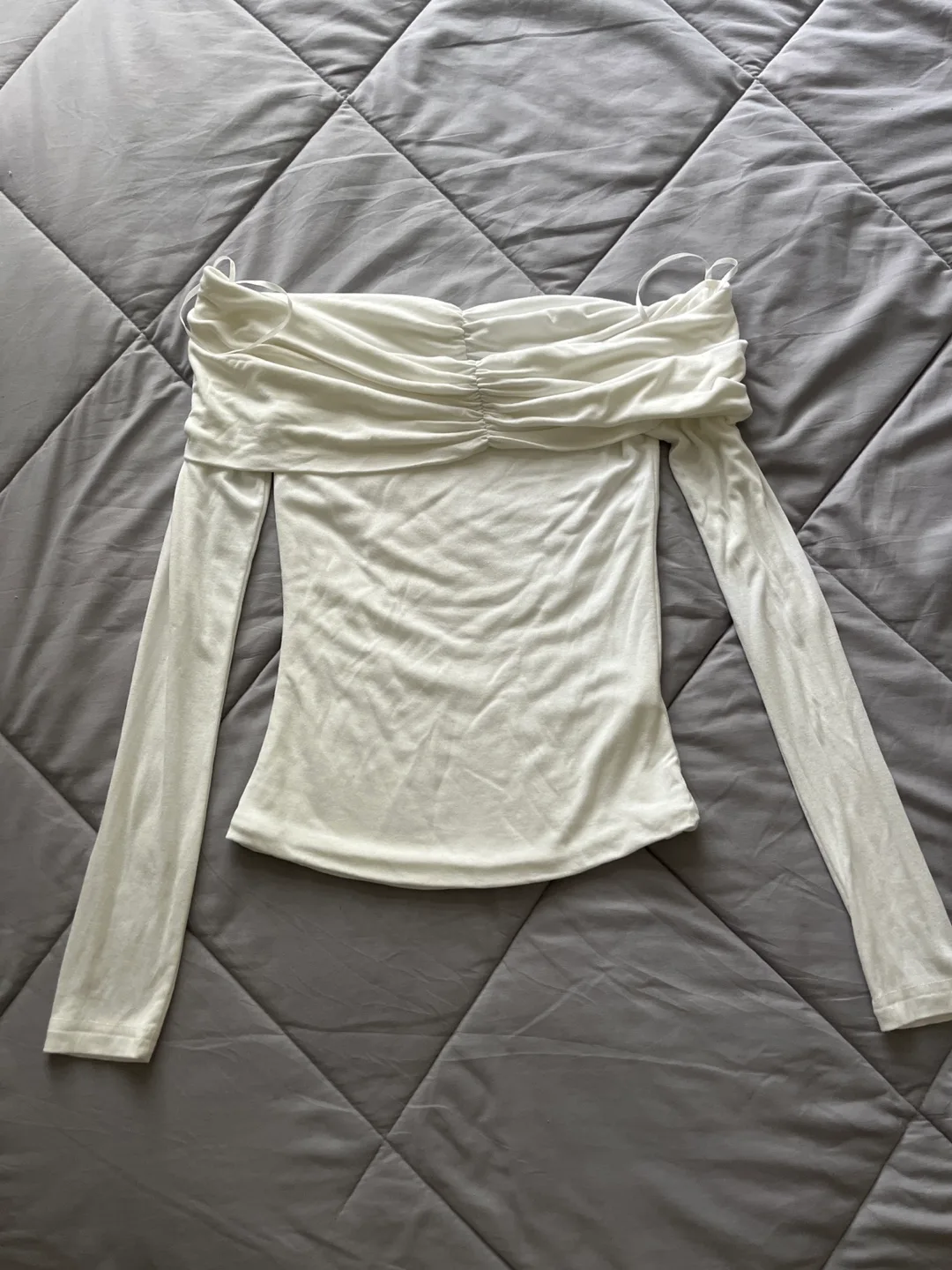 Off the Shoulder Top - M thumbnail