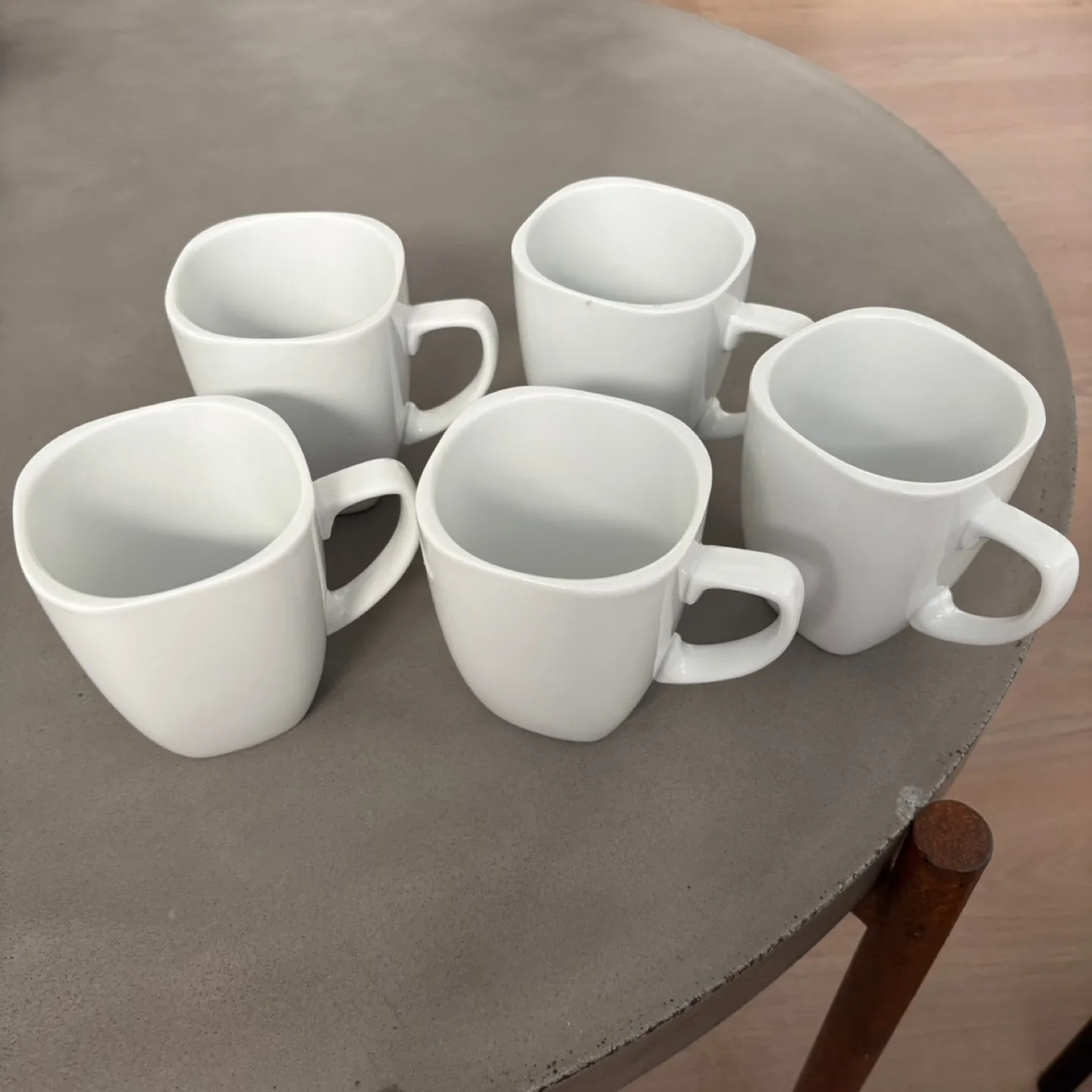 5 White Ceramic Mugs thumbnail