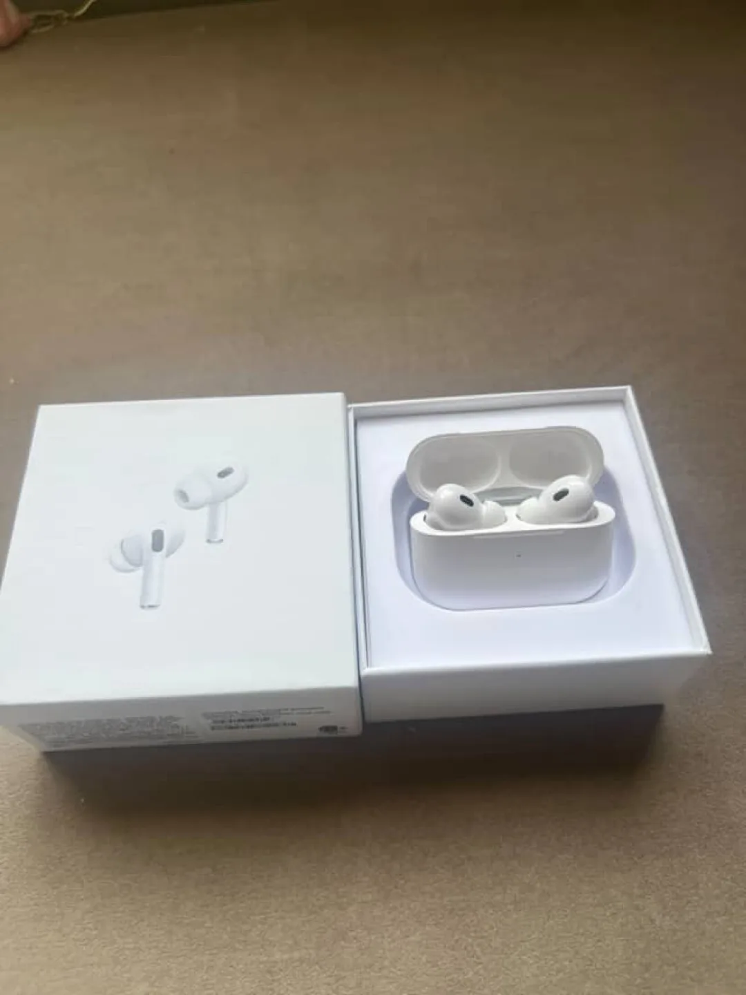 Apple AirPods Pro 2nd Gen - Like New! thumbnail