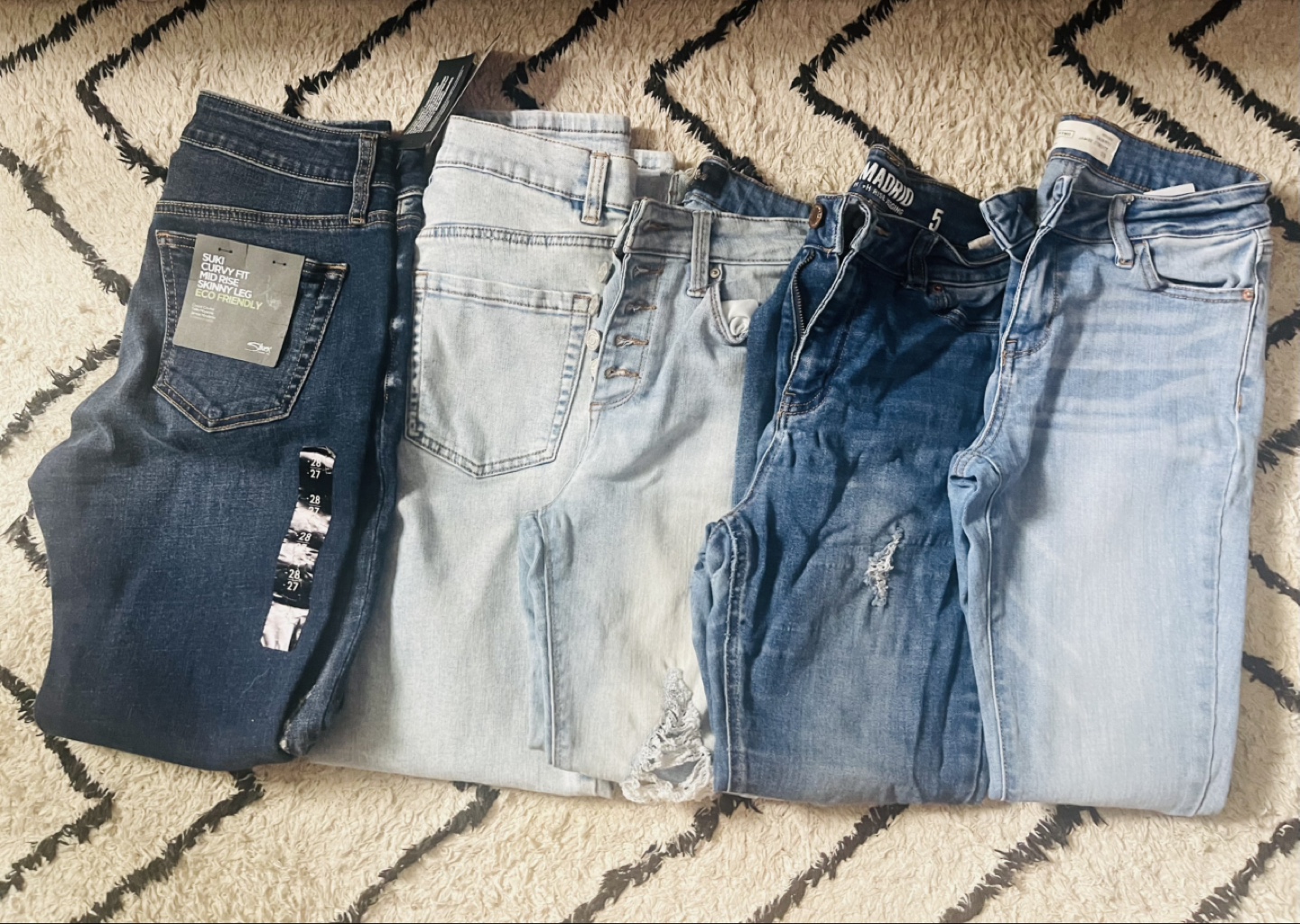 Women’s skinny jeans 5 pairs- size 5