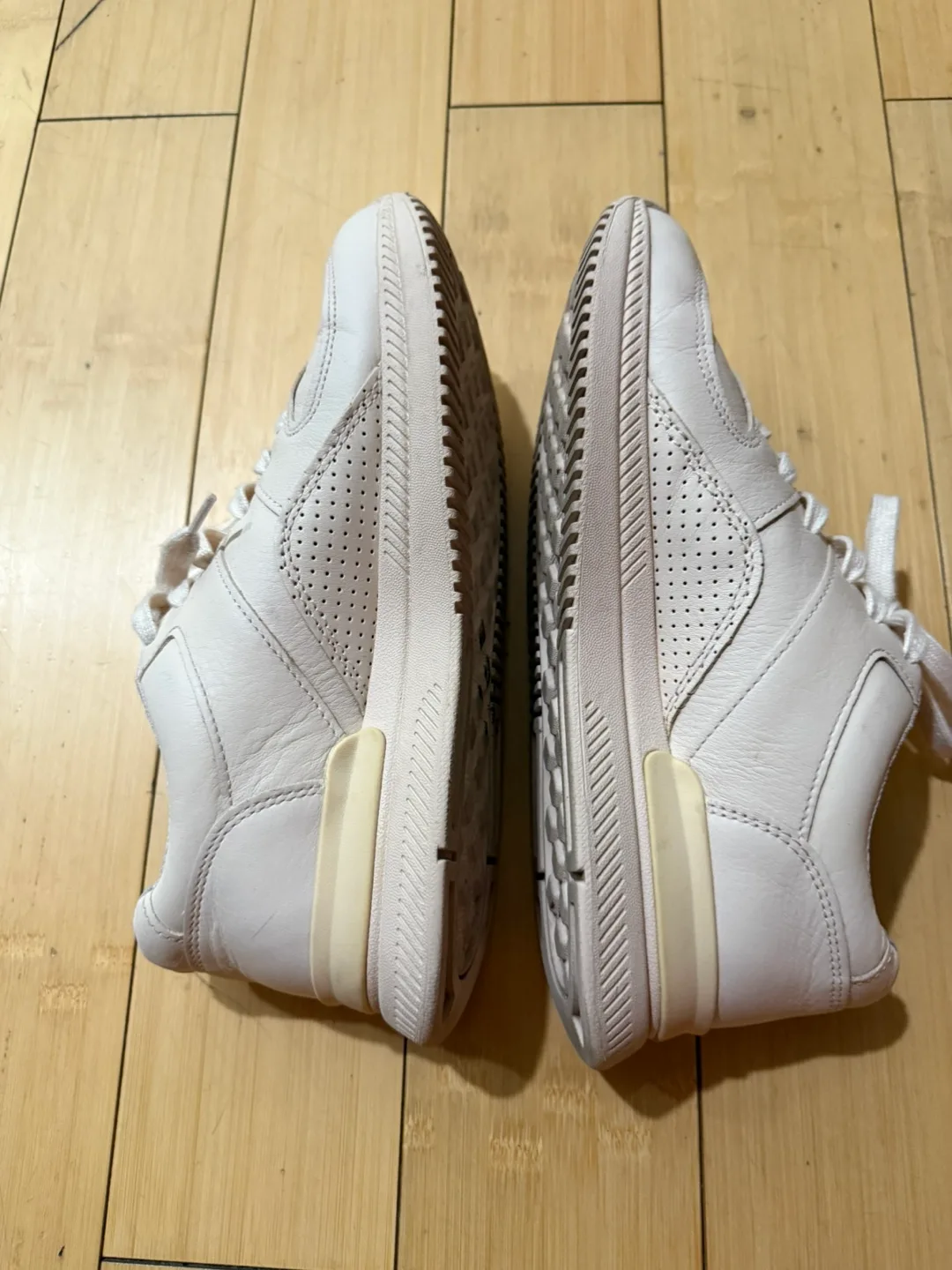 Everlane pale pink Leather Sneakers thumbnail