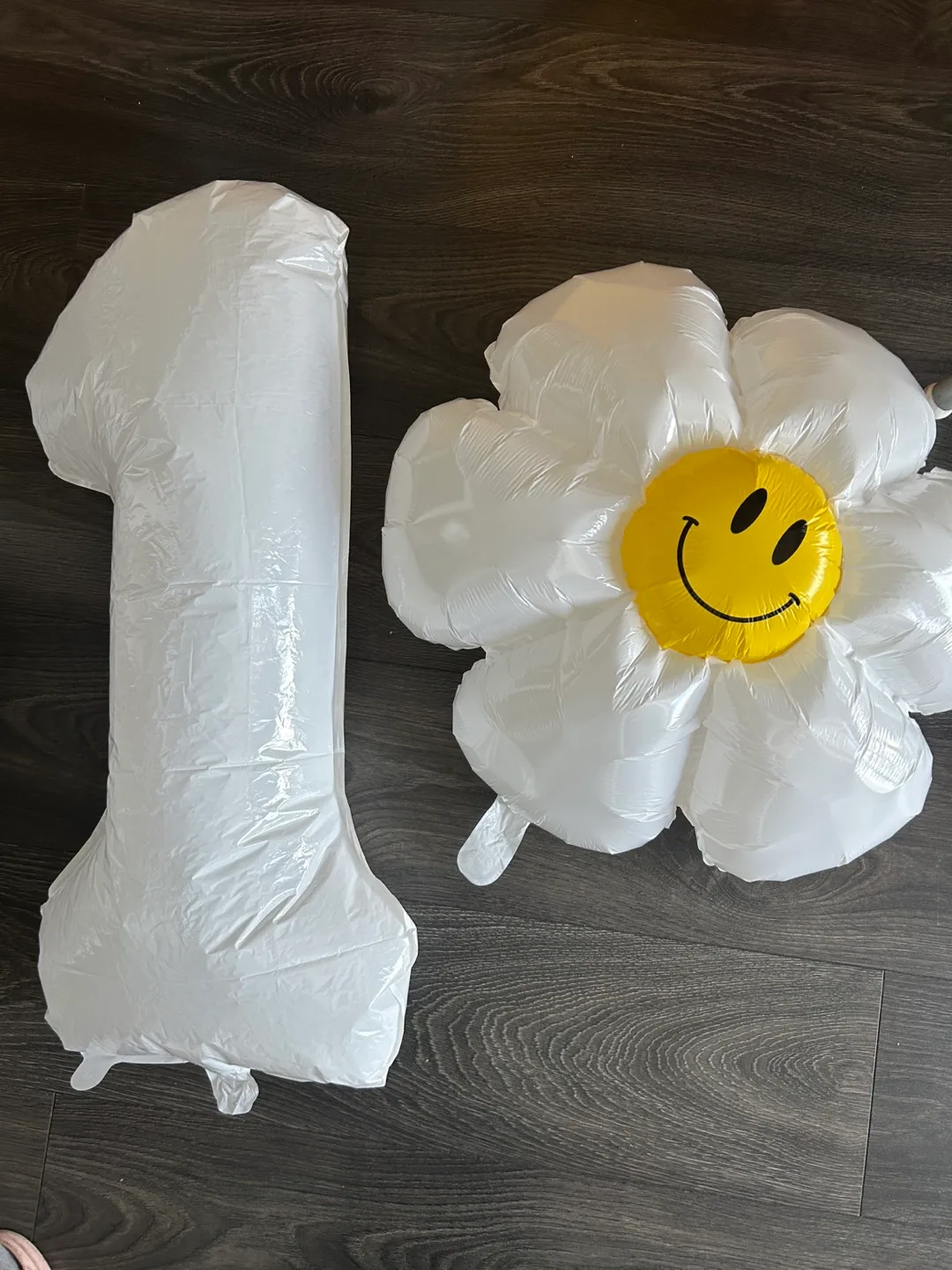 1st Birthday Decoration+Balloons ( pic1&2 everything includes) thumbnail