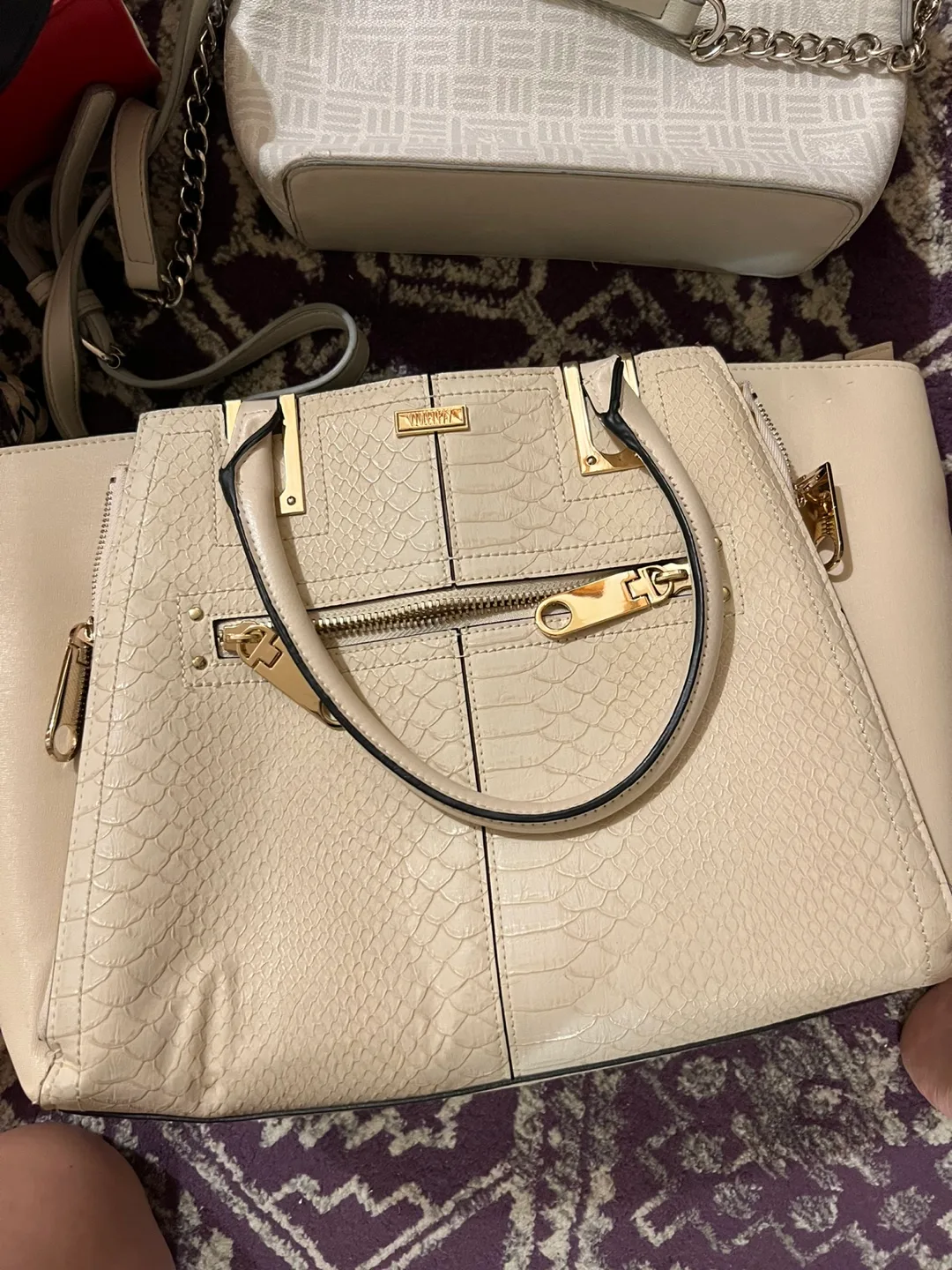 Mixed Handbag Lot: Guess, Tommy Hilfiger, Michael Kors image indicator(6)