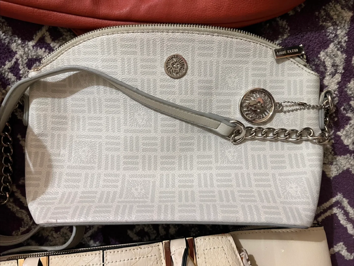 Mixed Handbag Lot: Guess, Tommy Hilfiger, Michael Kors image indicator(8)