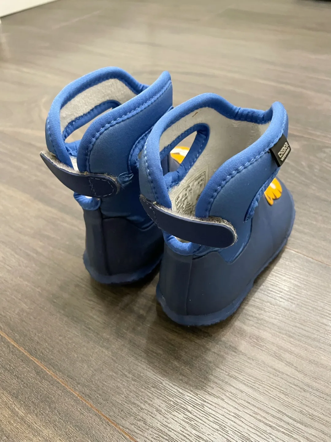 Like New All-Season Toddlers Rain Boots - US Size 7 image indicator(3)