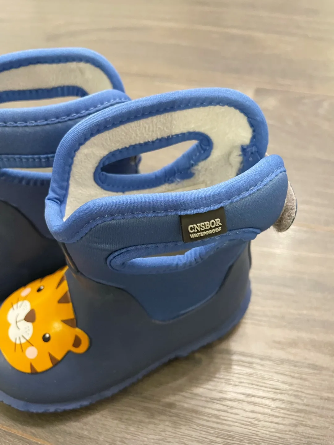 Like New All-Season Toddlers Rain Boots - US Size 7 image indicator(4)