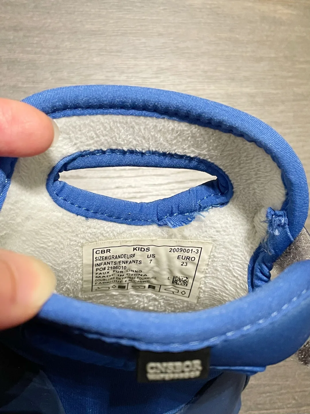 Like New All-Season Toddlers Rain Boots - US Size 7 image indicator(7)