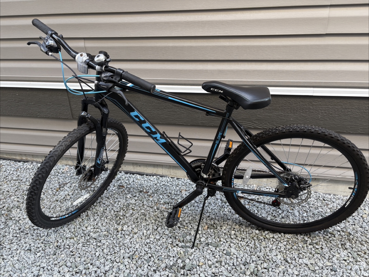 CCM Slope Mountain Bike 26inch+ Helmet & Pump