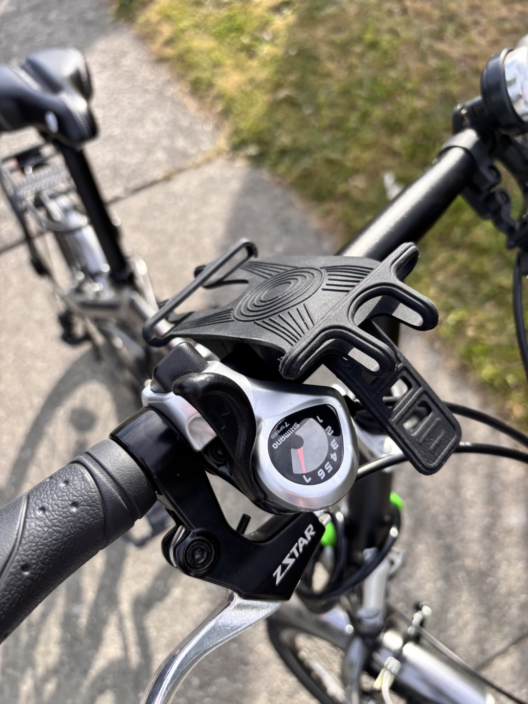 SOLOROCK Folding Bike 20" – Helmet, Lock, Pump Included - photo 3