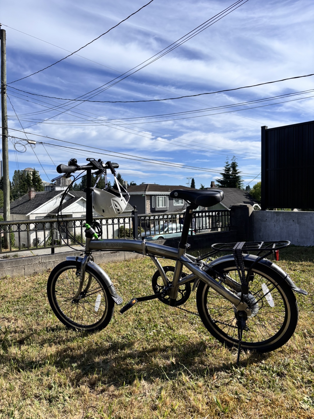 SOLOROCK Folding Bike 20" – Helmet, Lock, Pump Included