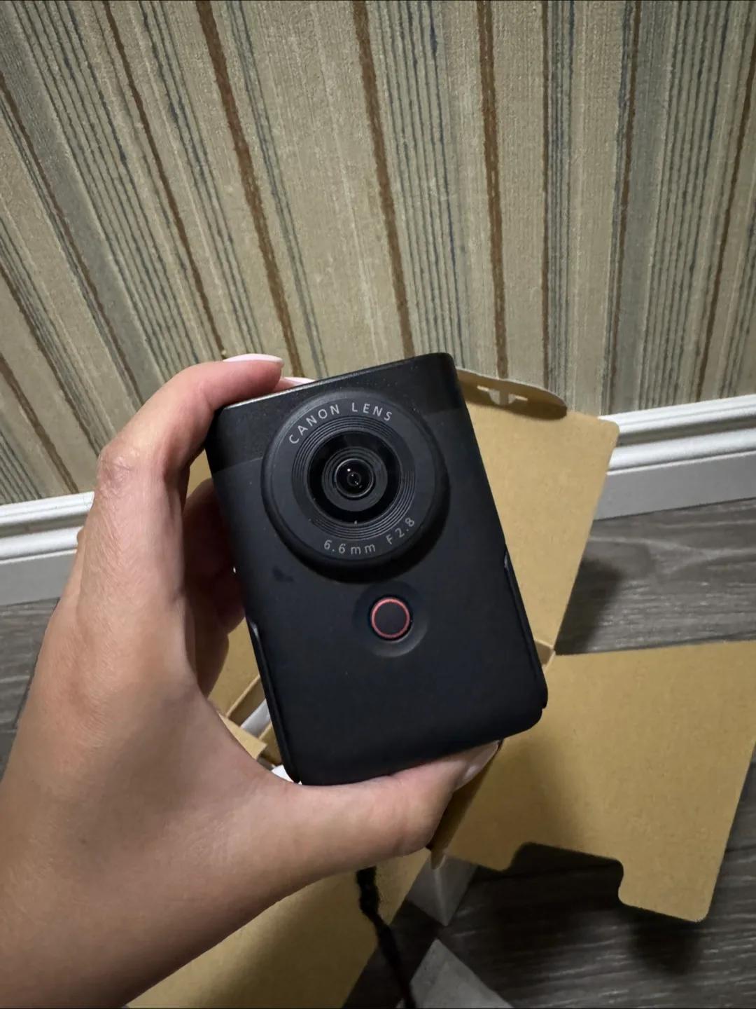 Canon Powershot V10 Digital Camera image indicator(2)