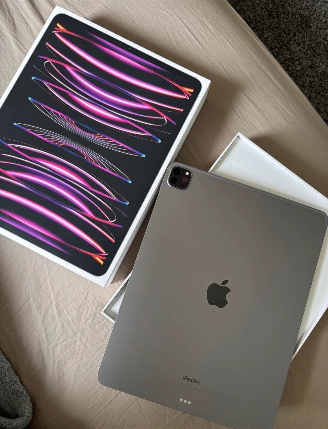 iPad Pro 12.9-inch (6th GEN) M2 Chip (128 GB, Space Gray) image indicator(4)