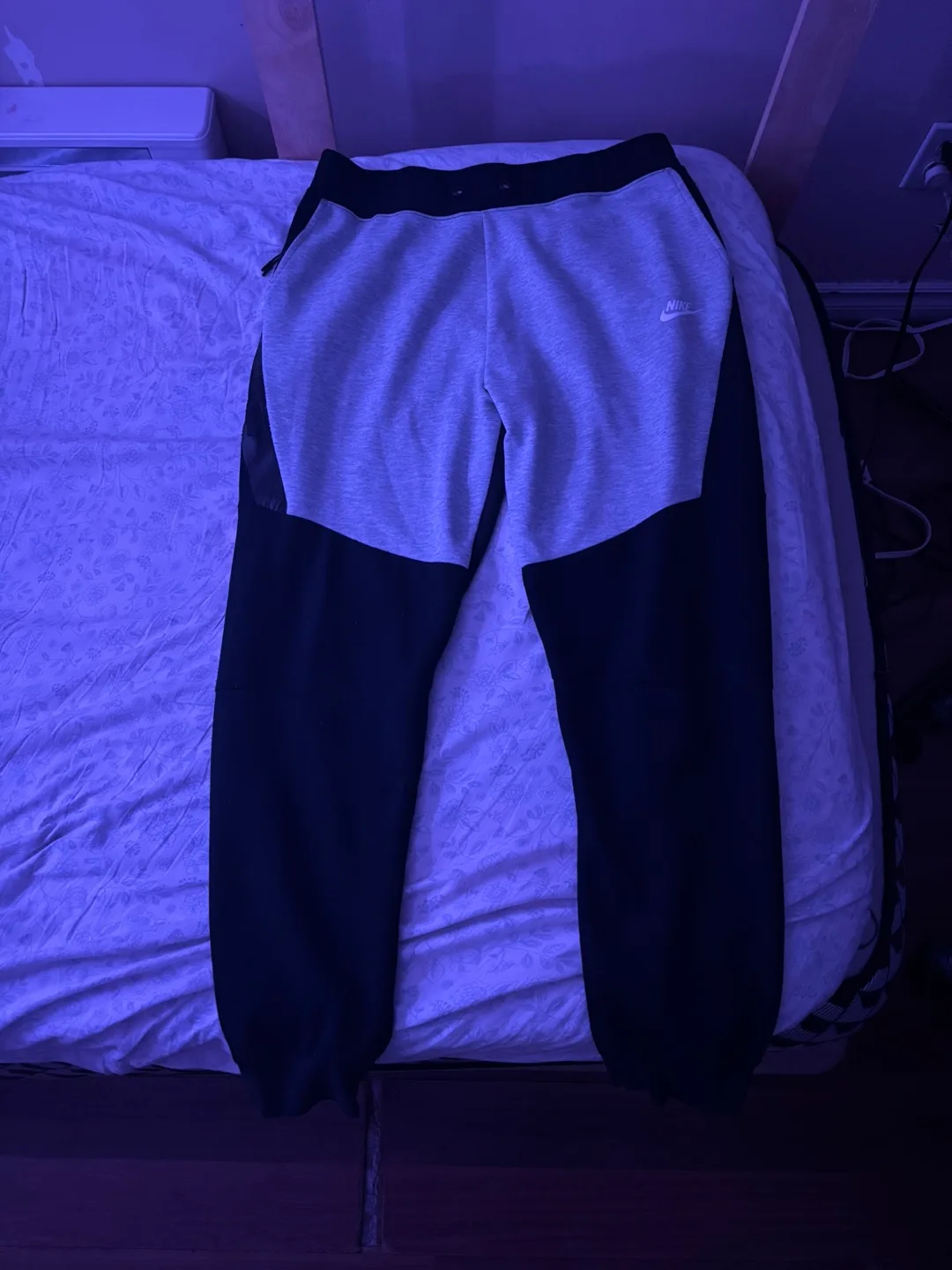 Nike Tech Fleece Pants - Grey & Black thumbnail