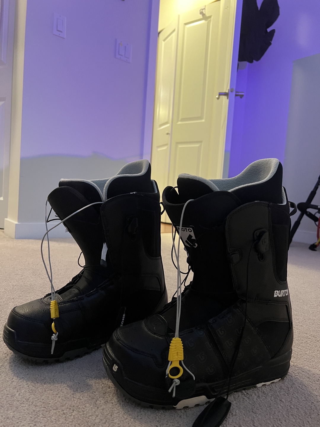 Burton Moto Snowboard Boots – Size 9.5 – Great Condition