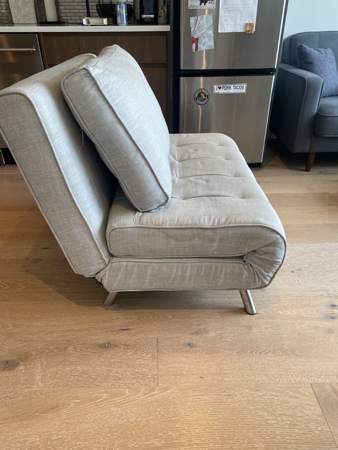 Free convertible chair bed - photo 2