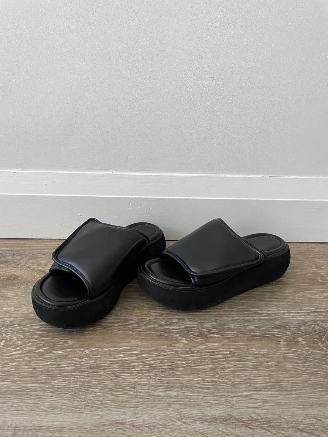OAK + FORT Black Leather Platform Slides - Size 9 thumbnail