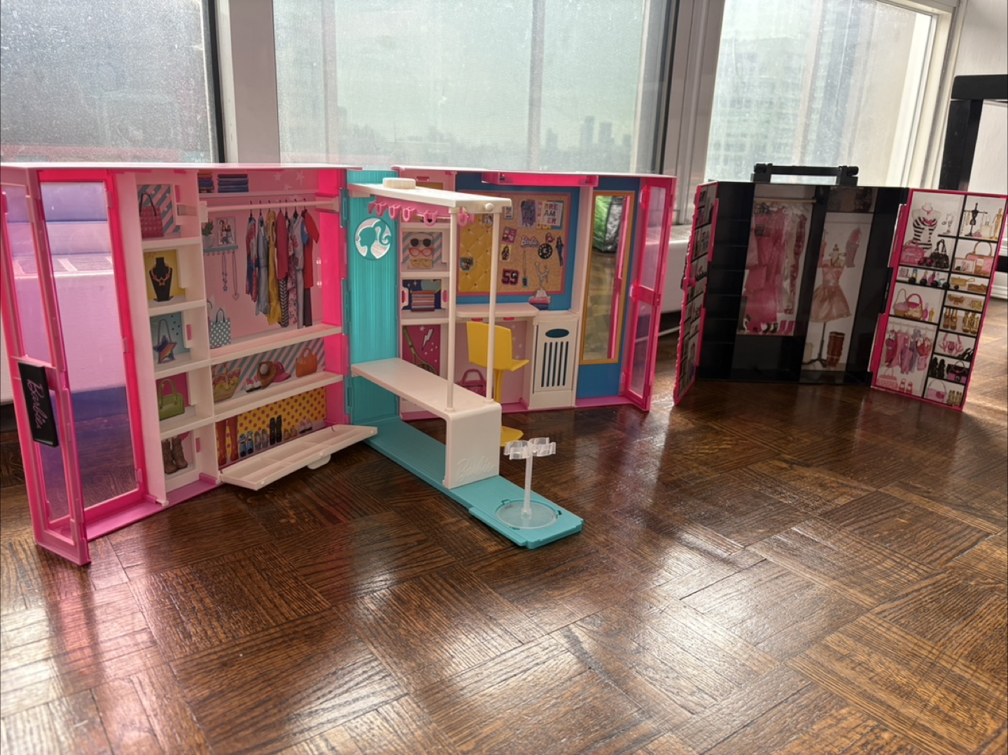 Barbie Closets & Boutique Playset - photo 2