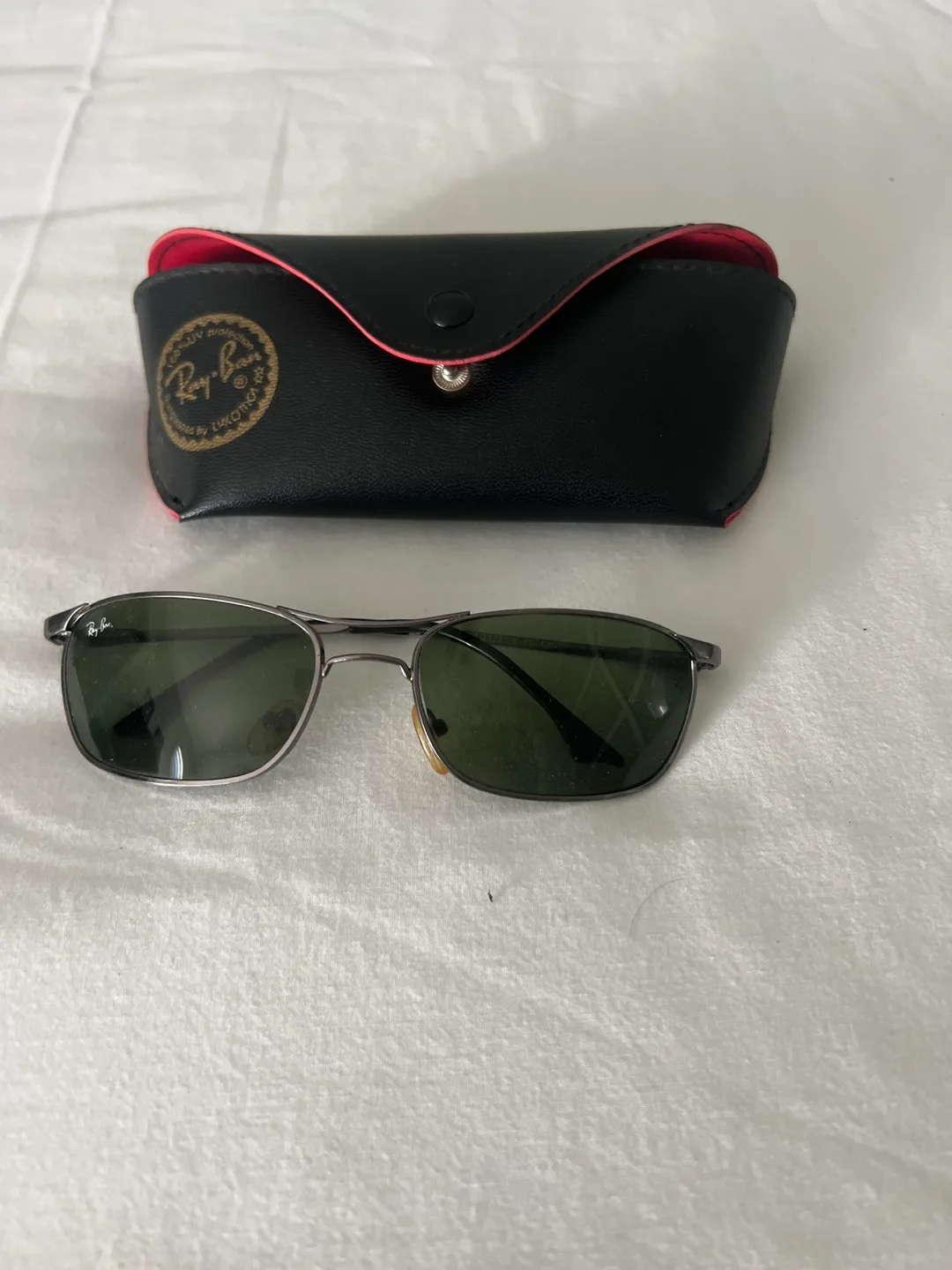 Ray-Ban Sunglasses with Case thumbnail