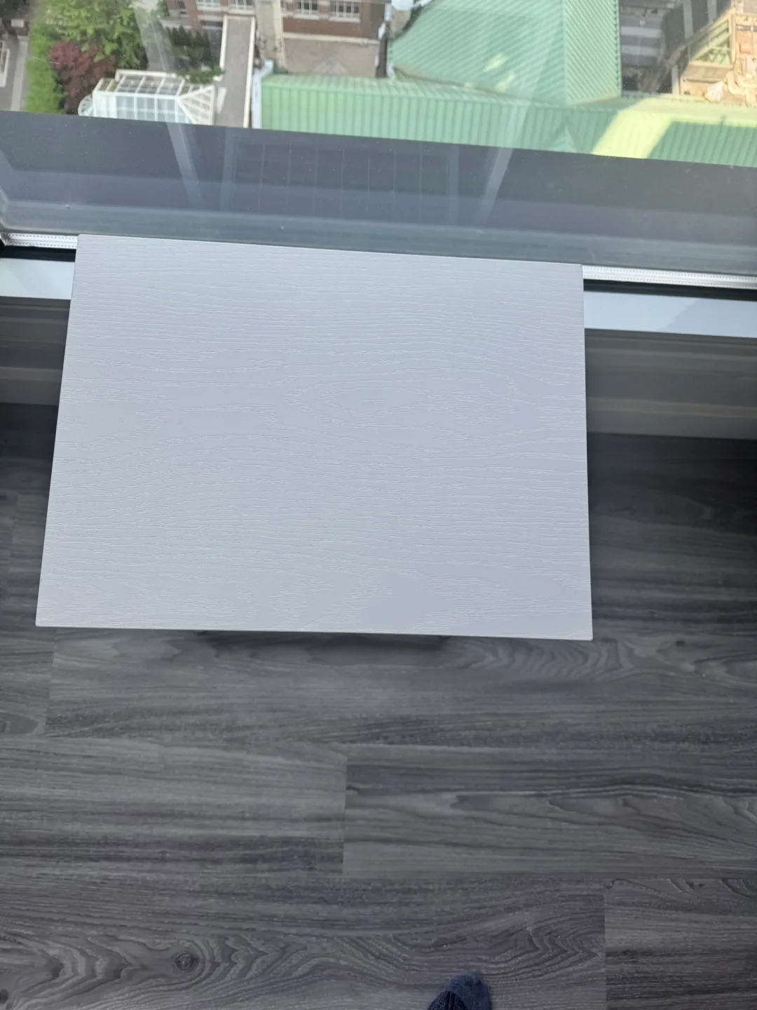 White Smusei Side Table image indicator(2)