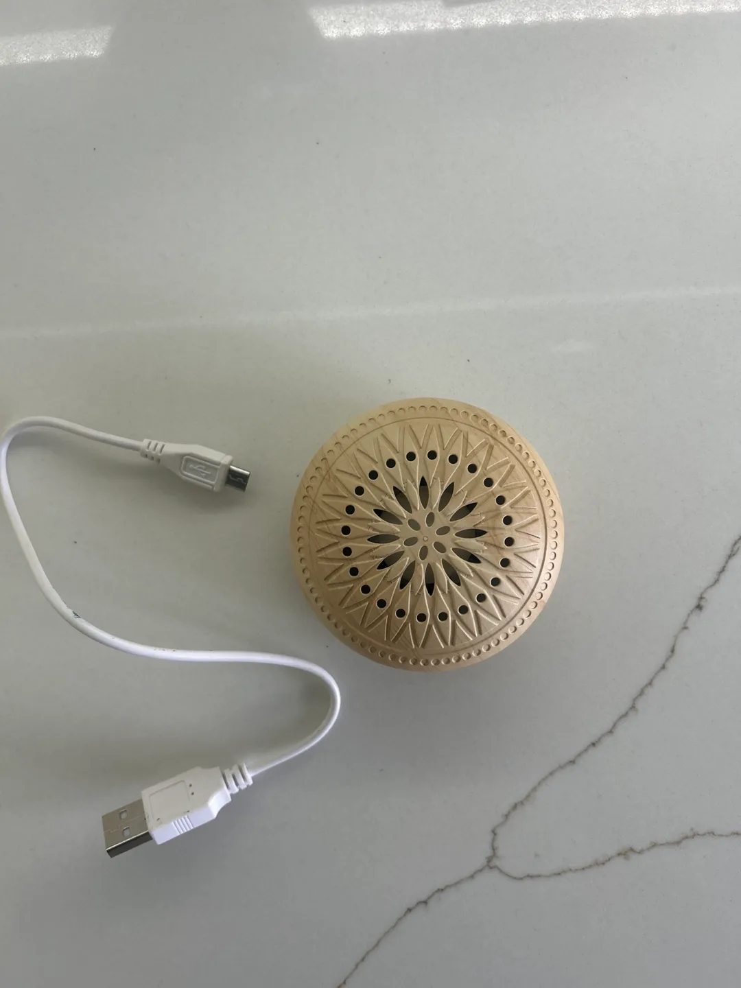 Mini aroma diffuser with USB Cable thumbnail