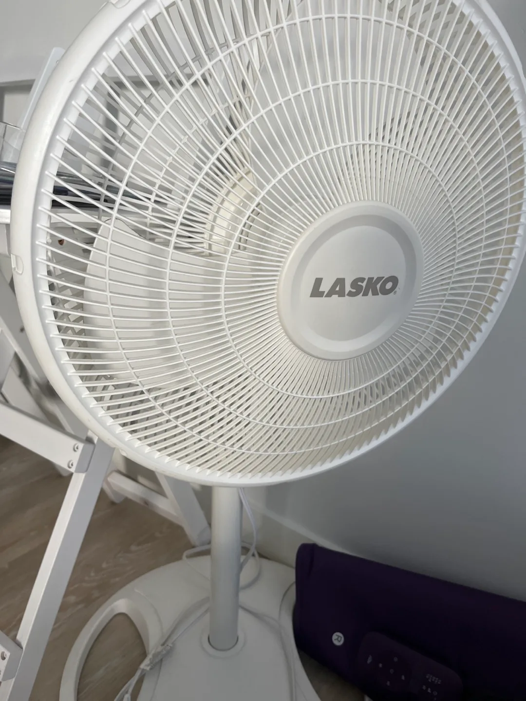 Lasko White Stand Fan thumbnail