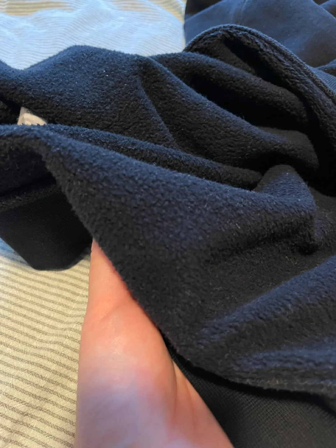 Kotn Black Crewneck - Size S image indicator(4)