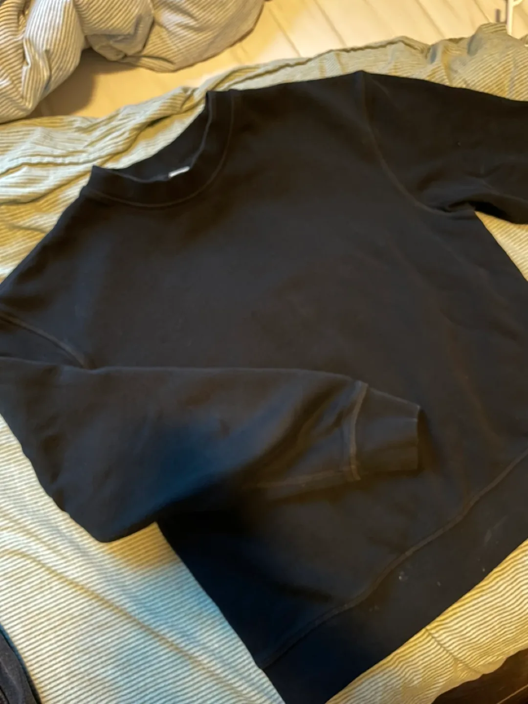 Kotn Black Crewneck - Size S image indicator(2)