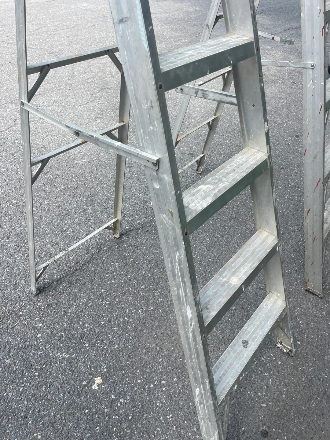 Aluminum Ladder - Used image indicator(5)