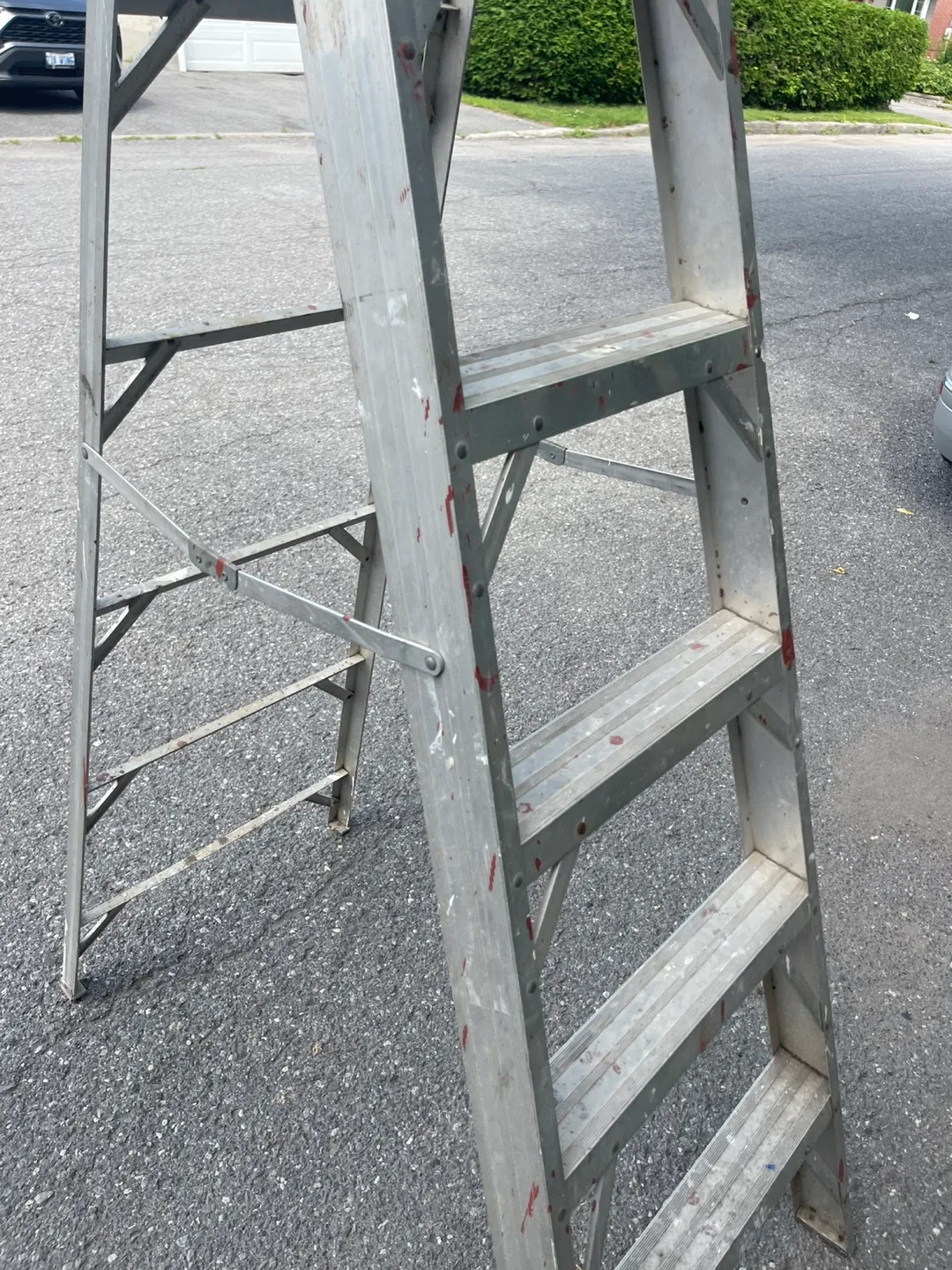 Aluminum Ladder - Used image indicator(6)