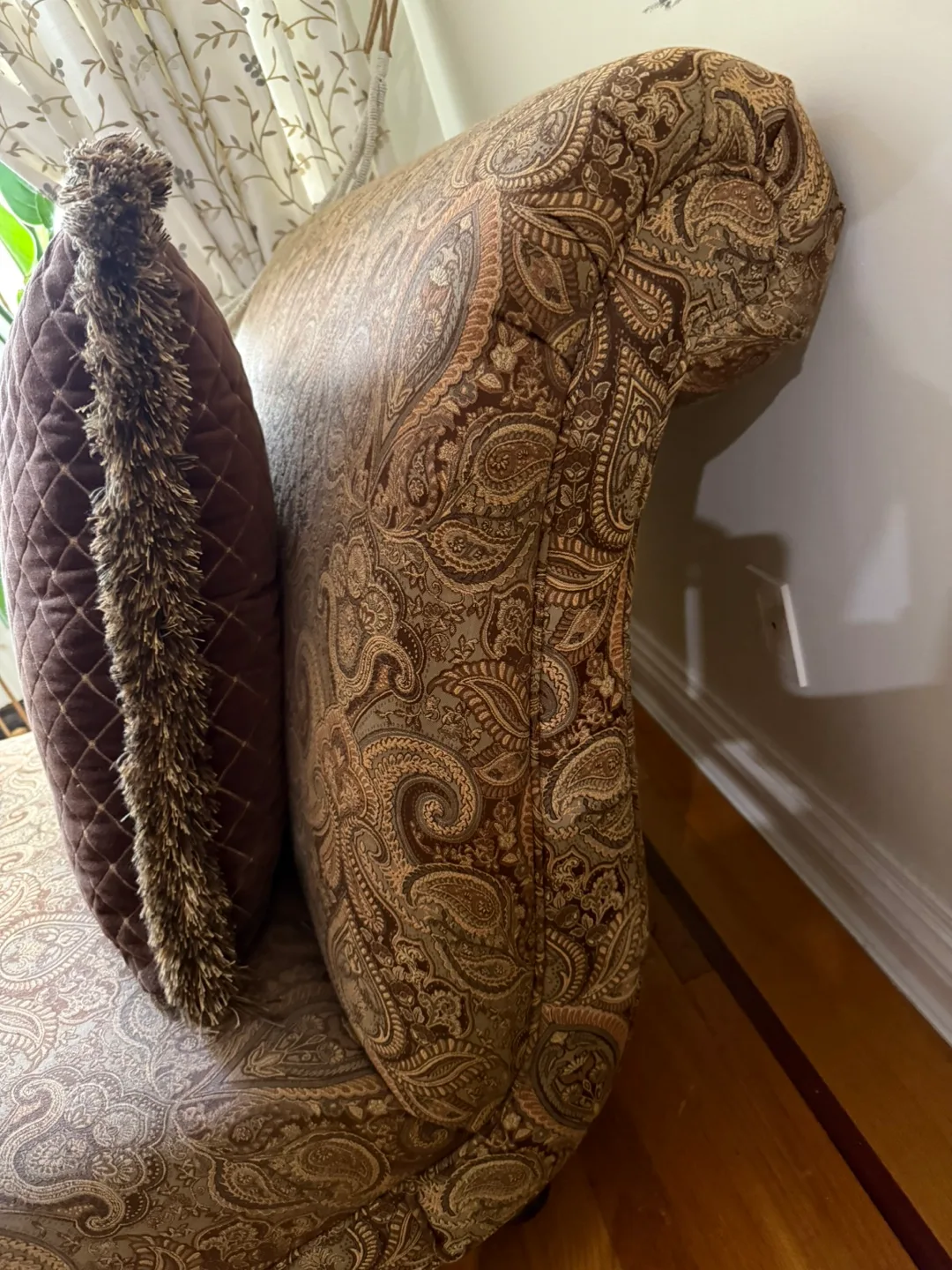 Paisley Chaise Lounge with Brown Cushion image indicator(7)