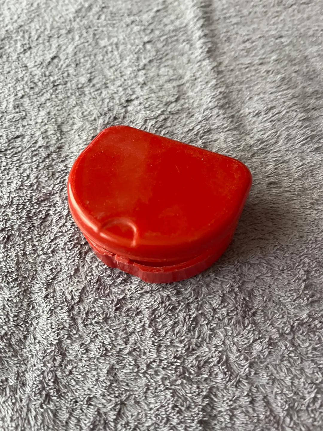 Red Plastic Case 🇨🇦 thumbnail