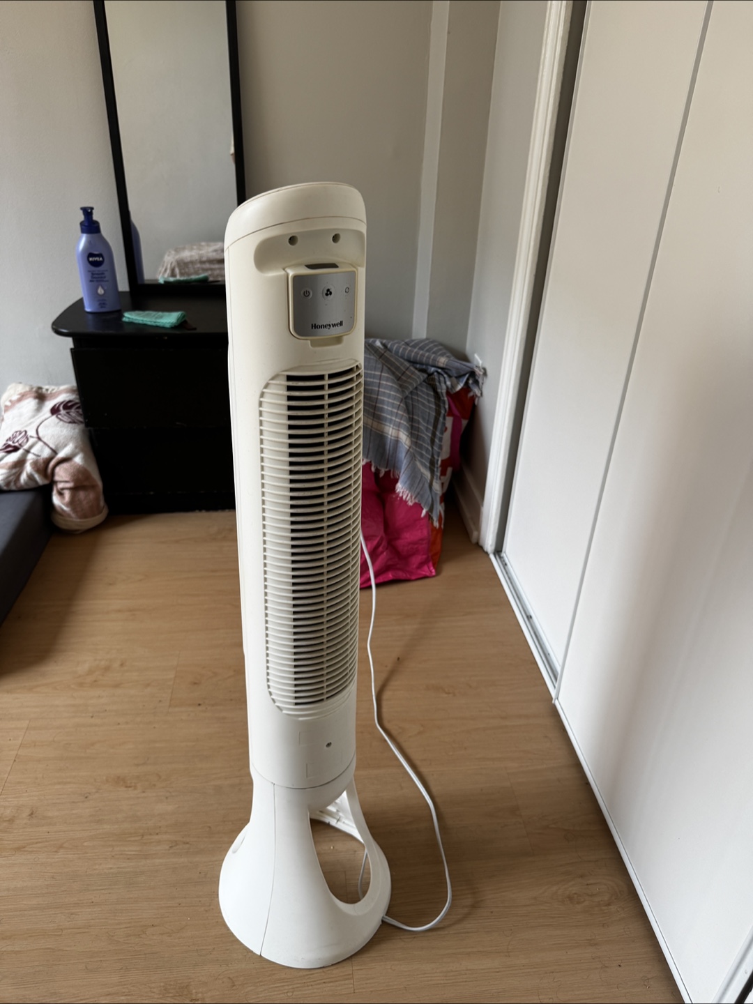 Honeywell QuietSet Tower Fan - photo 3
