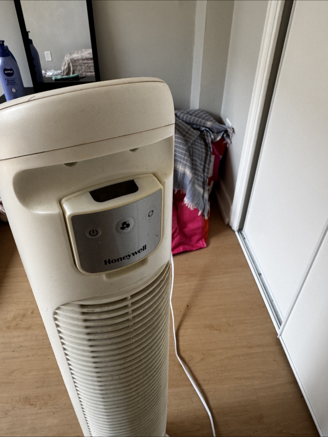 Honeywell QuietSet Tower Fan - photo 4