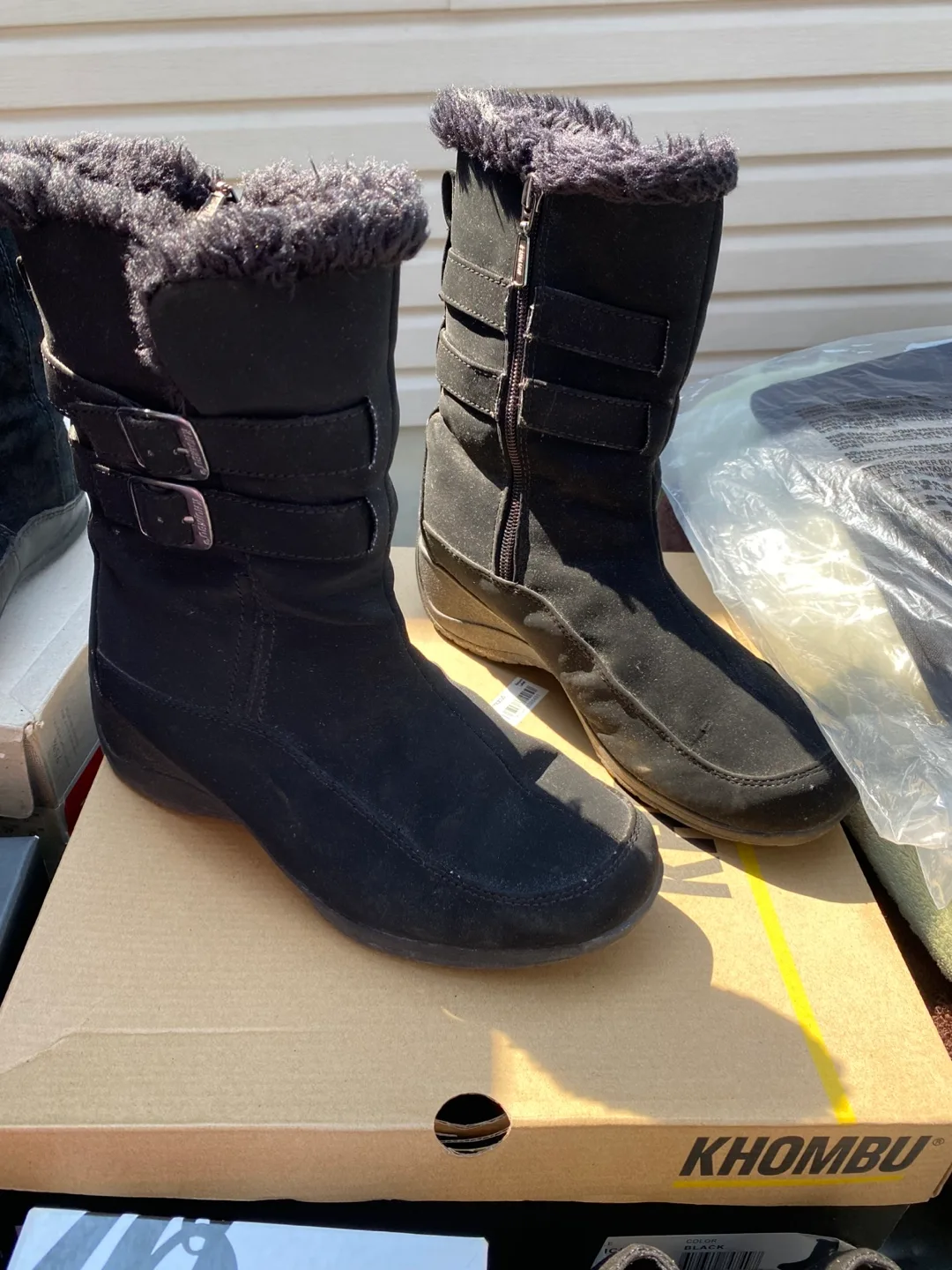 Khombu Spice Black Winter Boots - Size 8 thumbnail