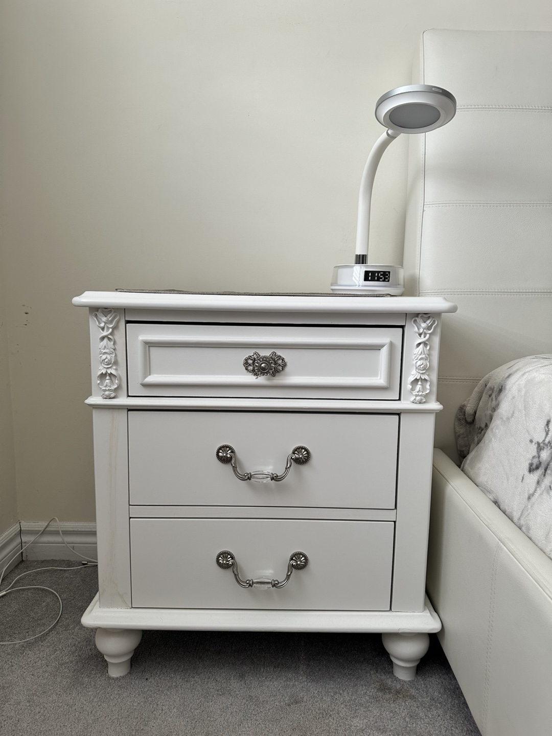 Two Livy nightstands - photo 5