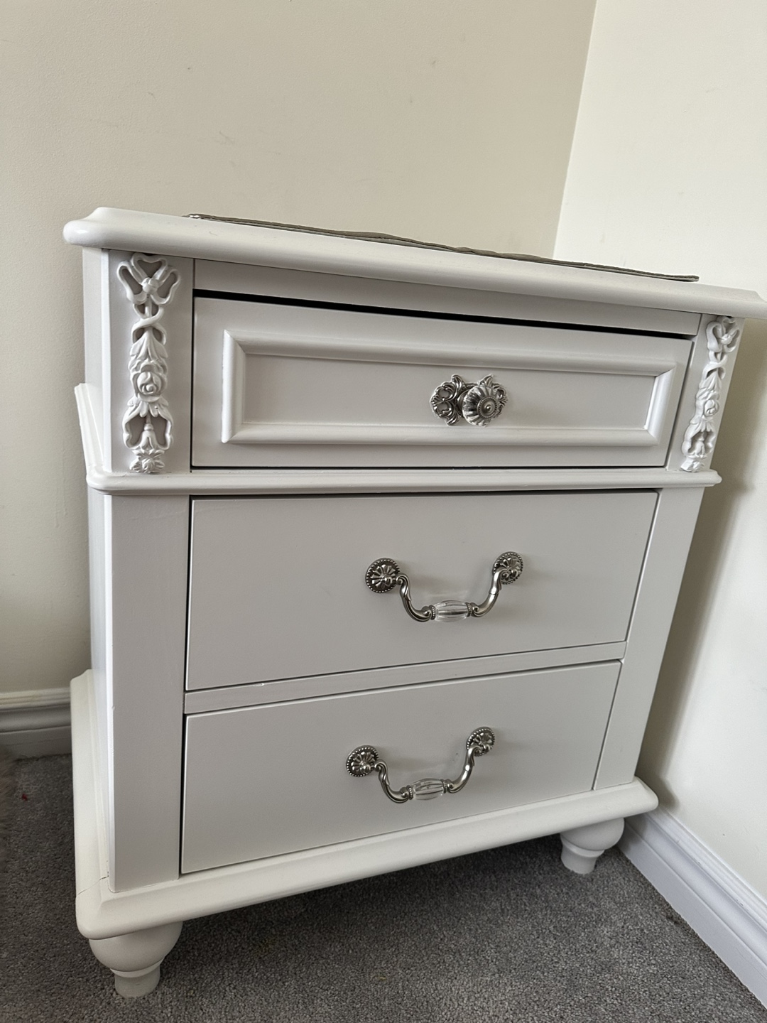 Two Livy nightstands - photo 2