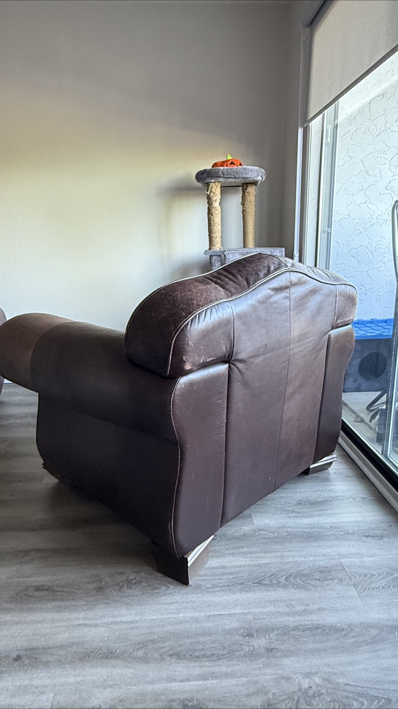Free! Brown Leather Armchair - photo 2
