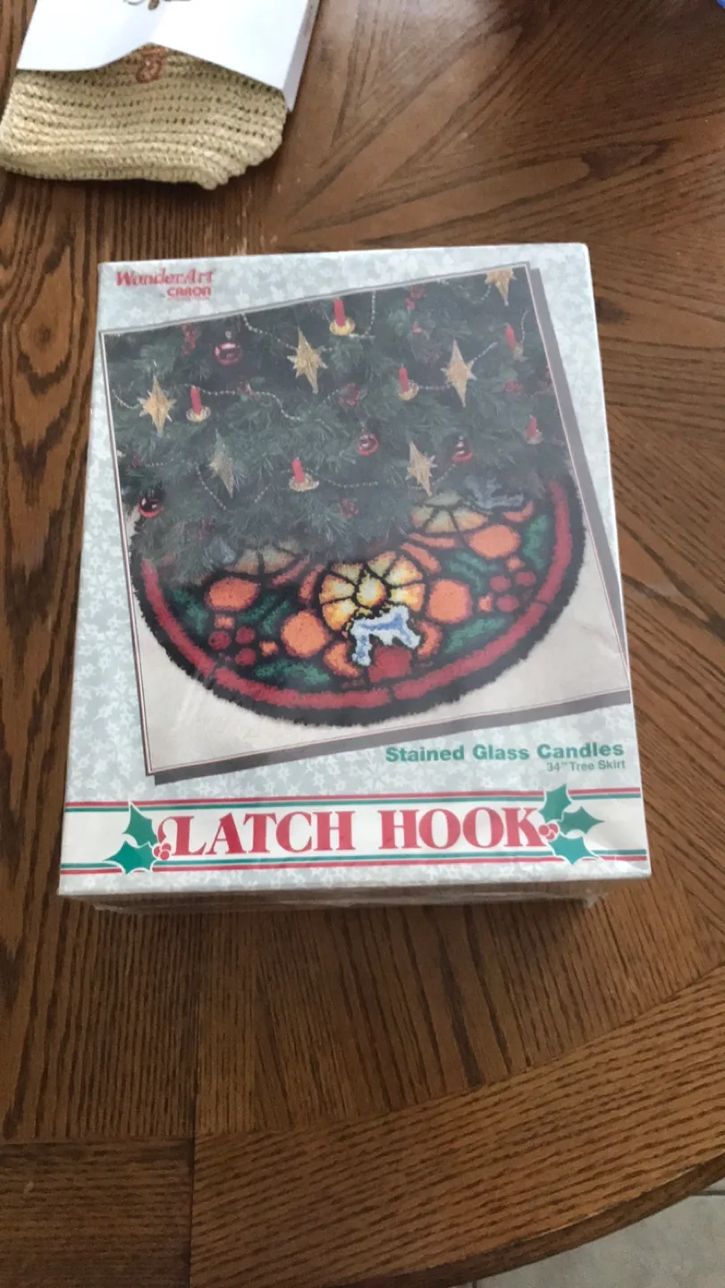WonderArt Latch Hook Kit Tree Skirt thumbnail