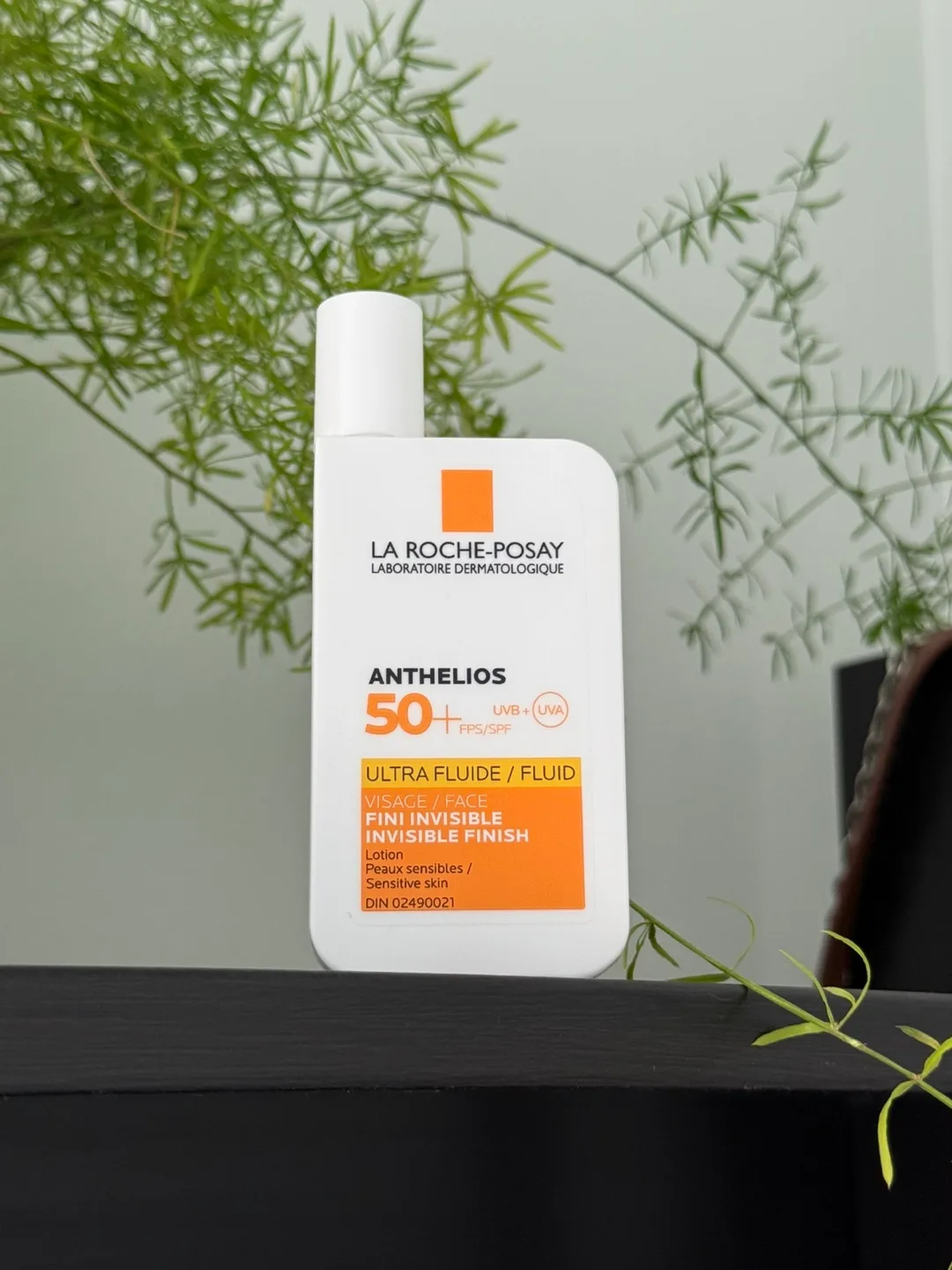 La Roche-Posay Anthelios Ultra Fluid SPF 50+ thumbnail