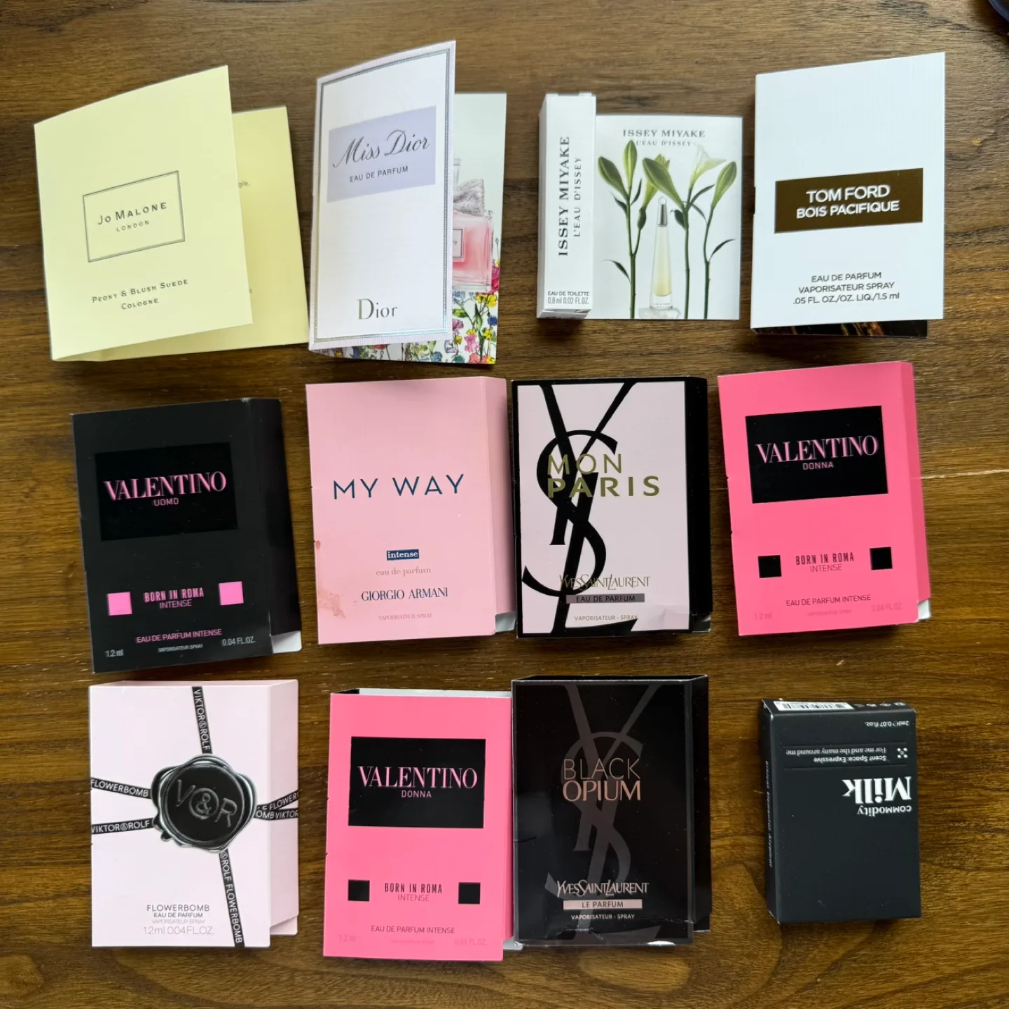 12 pc Luxury Perfume Sample Set thumbnail