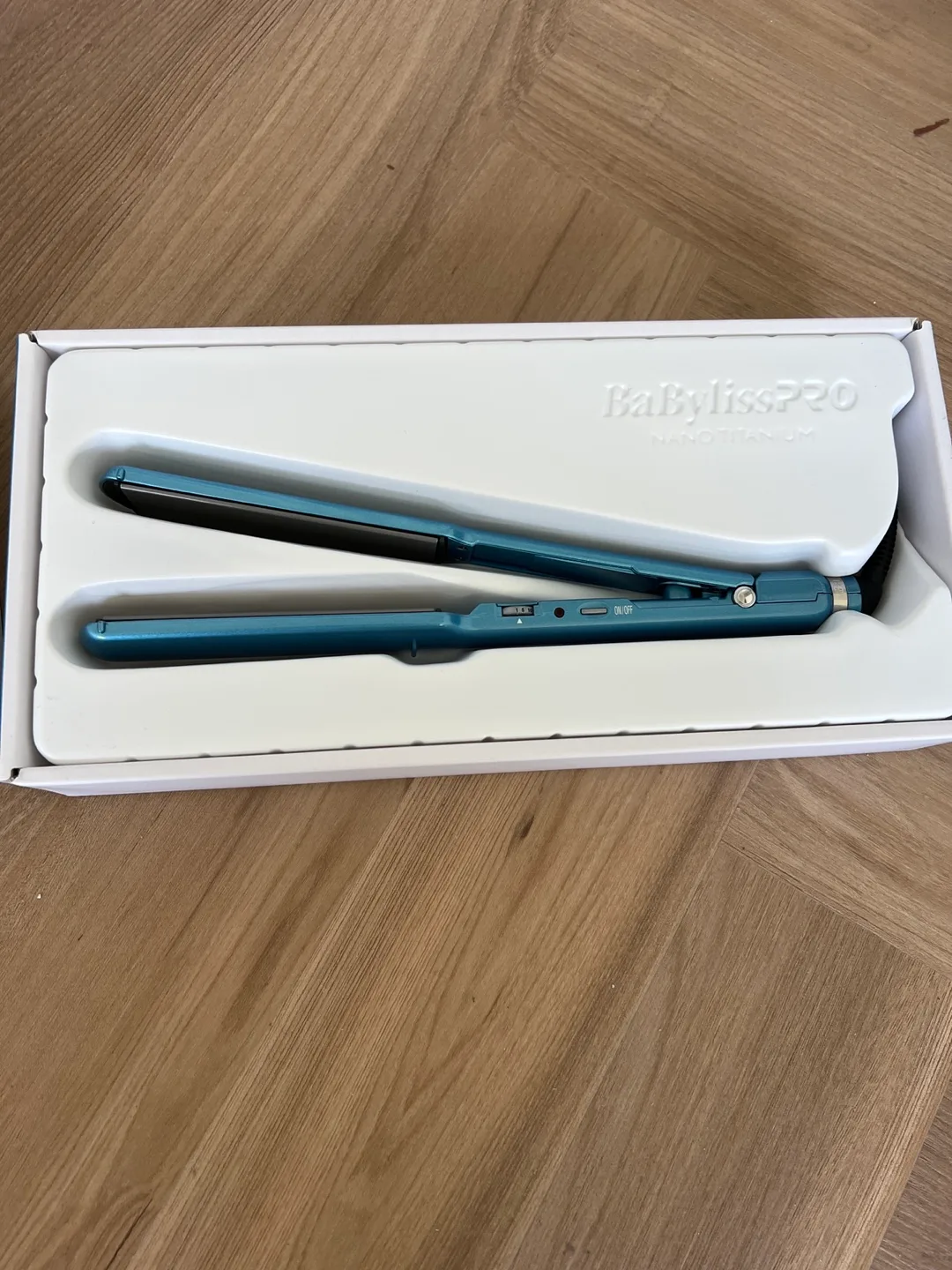 New BaBylissPRO Nano Titanium 1 1/2" Flat Iron image indicator(2)