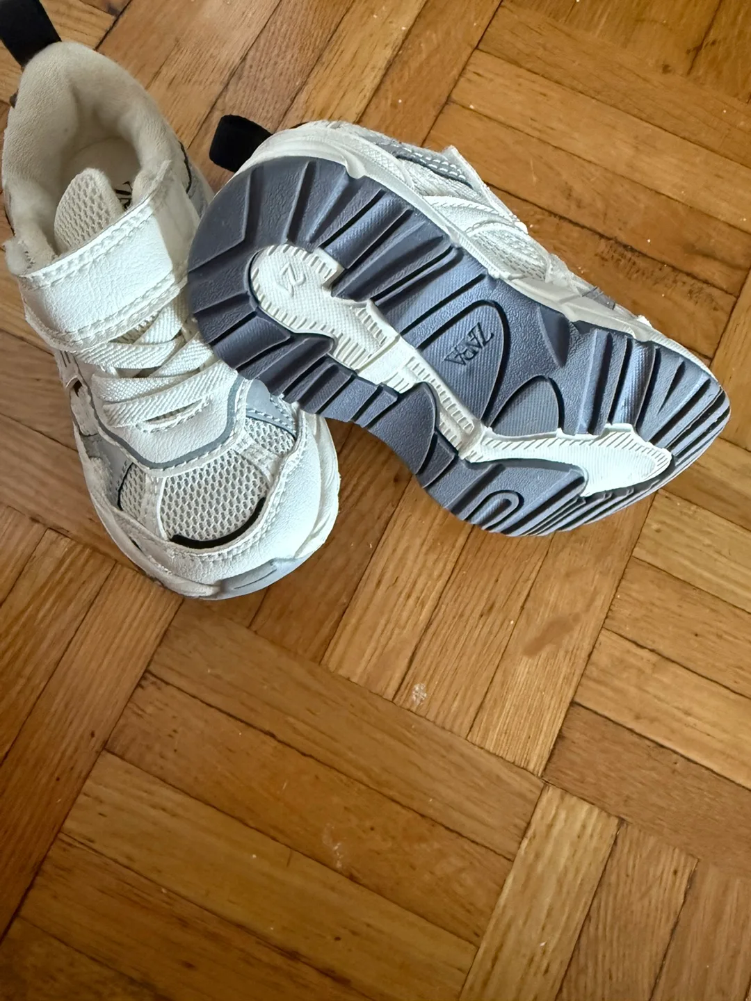 Zara Kids White Sneakers - Size US 5 image indicator(2)