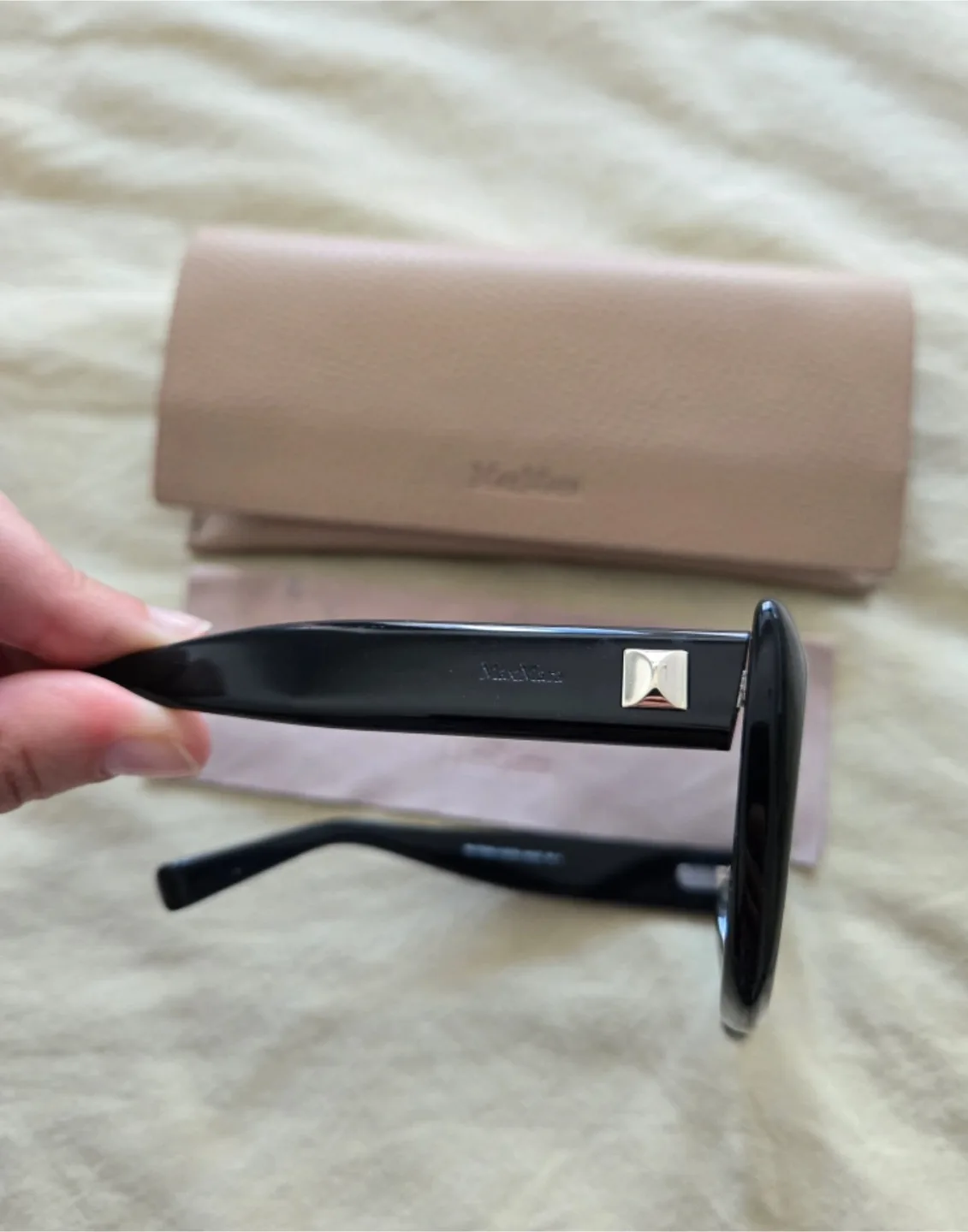Max Mara Black Sunglasses with Case image indicator(2)