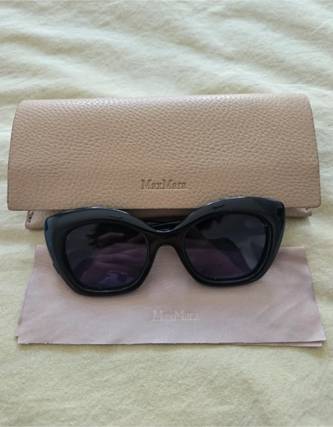 Max Mara Black Sunglasses with Case image indicator(3)