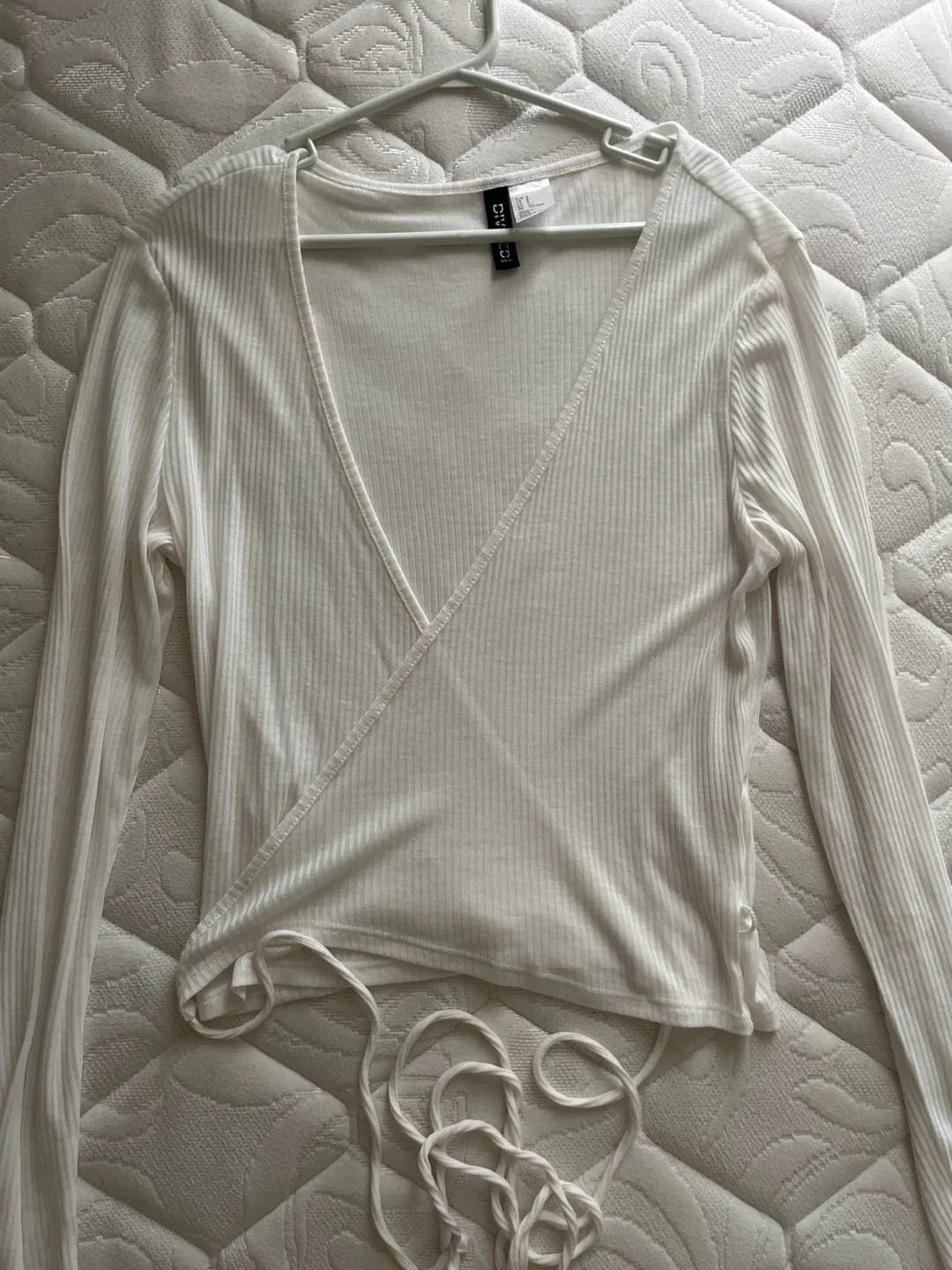 H&M White Wrap Top/light sweater thumbnail
