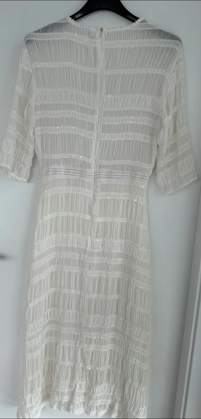 White long Dress image indicator(4)