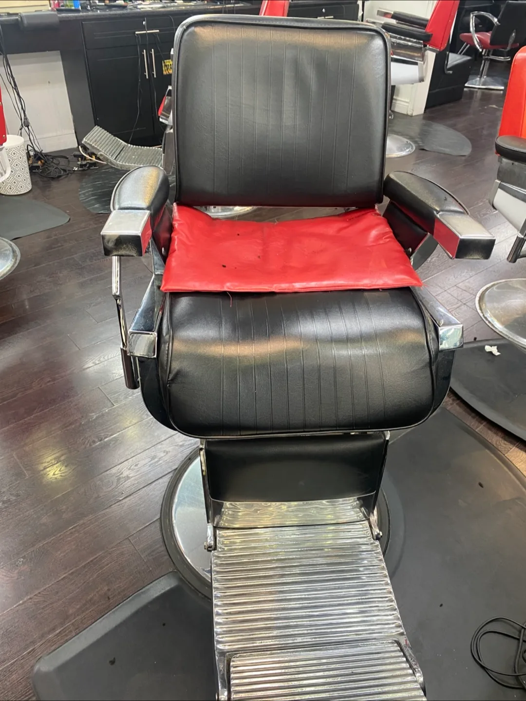 Barber Chair - Red and Black thumbnail
