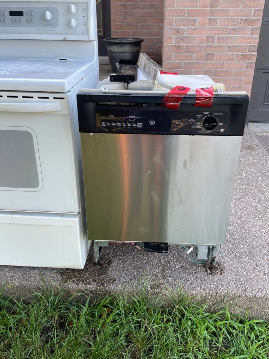 Frigidaire Fridge, Kenmore Stove, GE Dishwasher image indicator(7)