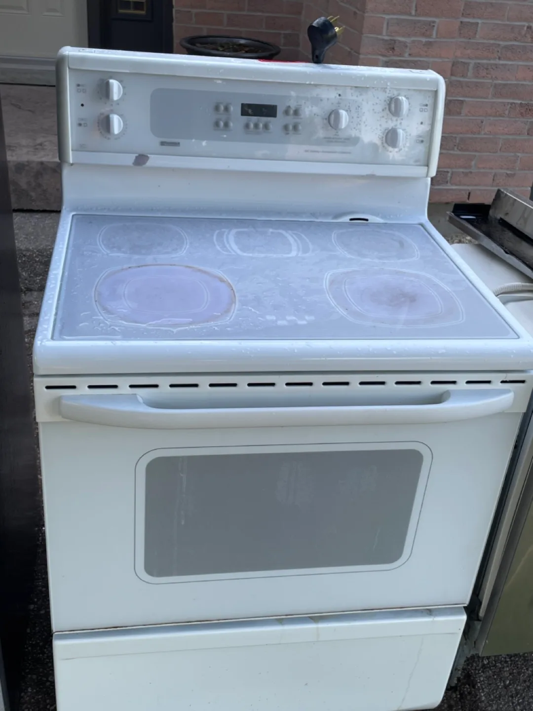 Frigidaire Fridge, Kenmore Stove, GE Dishwasher image indicator(3)